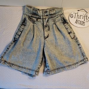 JORDACHE Vtg Acid wash Jean Shorts Pleated High Waist 7/8- Missing buttons 25" W